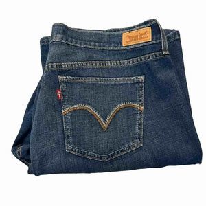 💸CLOSET CLEARANCE💸Levi's 515 Boot Cut Embroidered Pockets long jeans